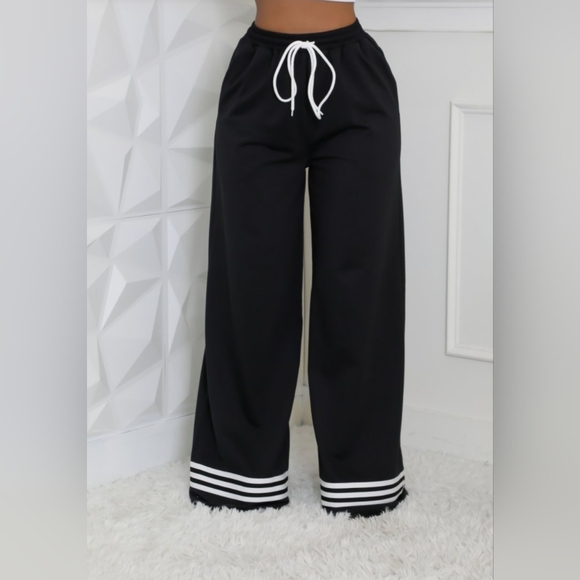 037. Chic Black and White Wide-Leg Pants - Picture 4 of 4